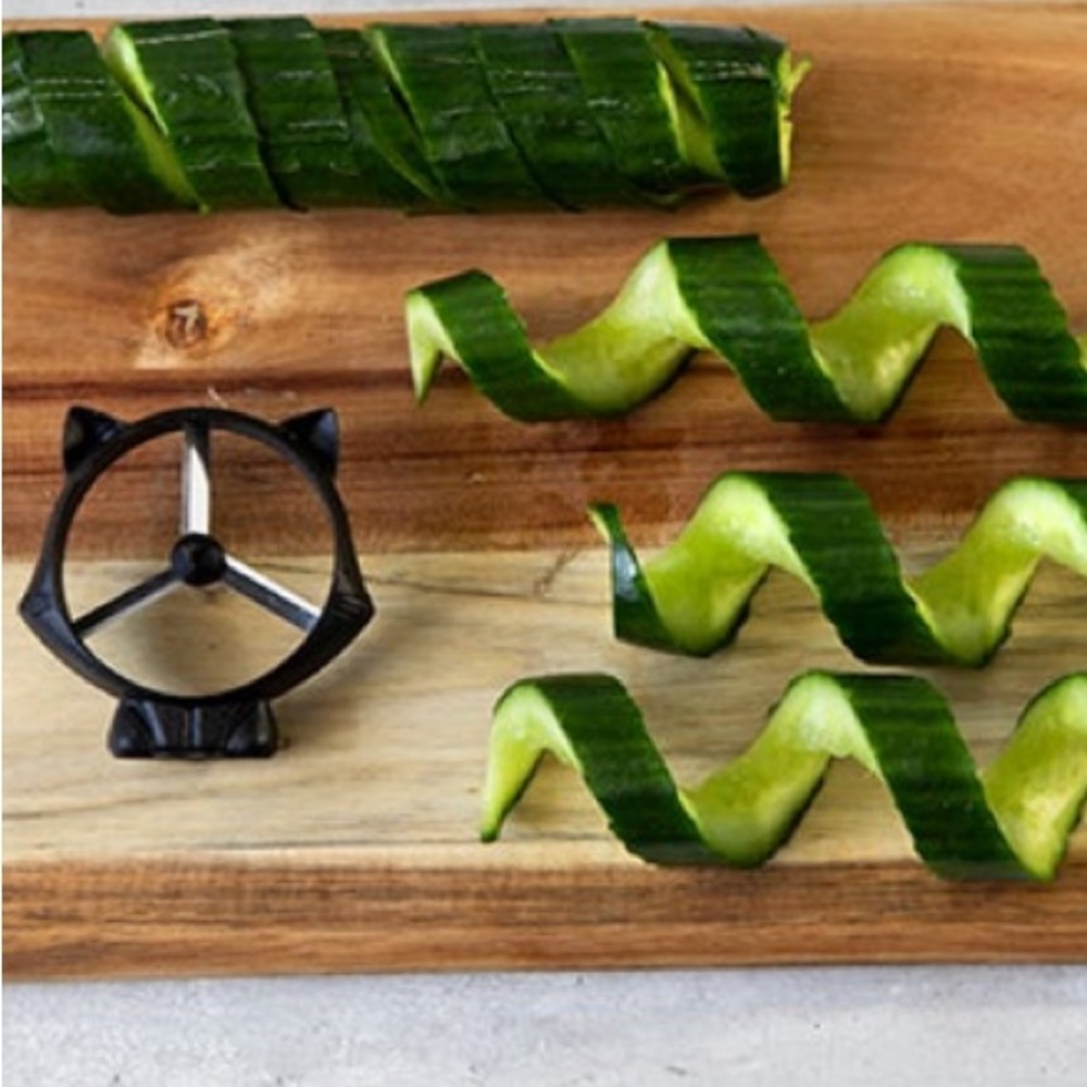NIB Curly Cat Vegetable Curler
